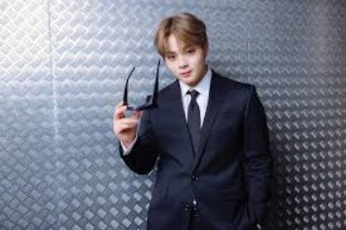 鶴房汐恩の画像